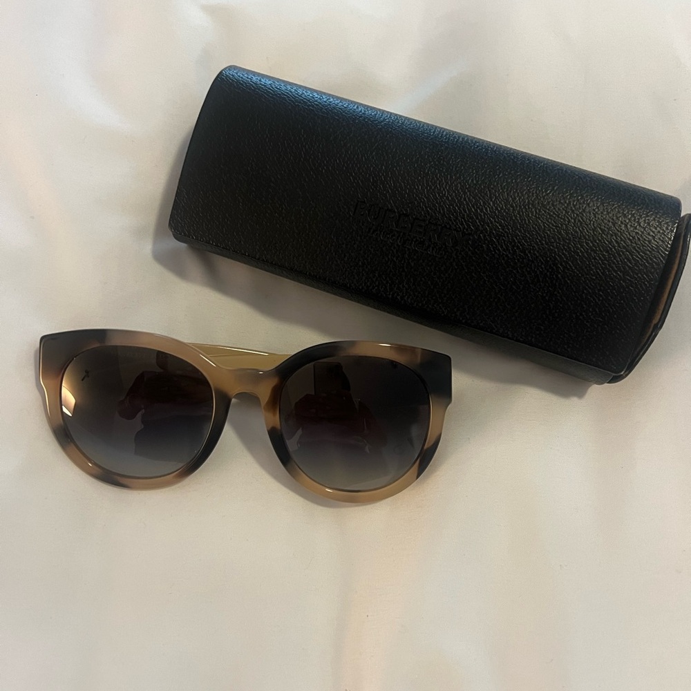Sold Burberry AUTHENTIC women’s sunglasses